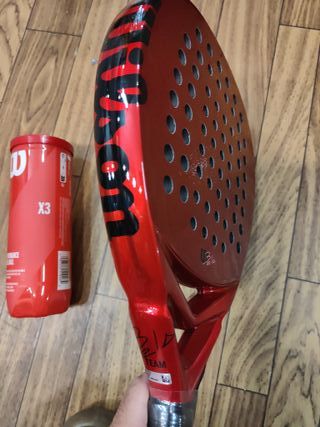 Pala Wilson Bela V2  nueva + 3 Pelotas 