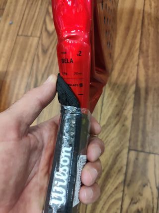 Pala Wilson Bela V2  nueva + 3 Pelotas 