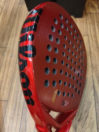 Pala Wilson Bela V2  nueva + 3 Pelotas 