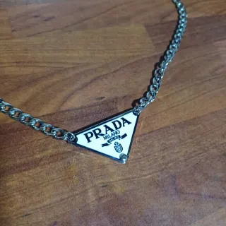 Cadena Prada blanca