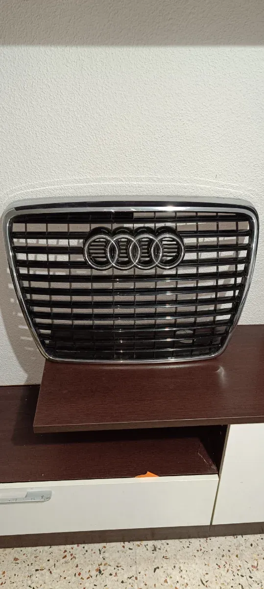 Parrilla Audi A6 Cromada excelente estado
