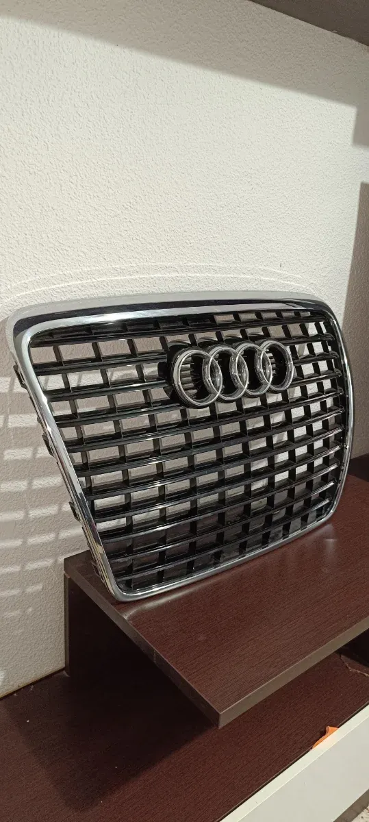 Parrilla Audi A6 Cromada excelente estado