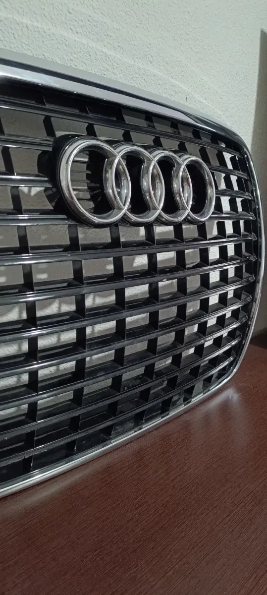Parrilla Audi A6 Cromada excelente estado