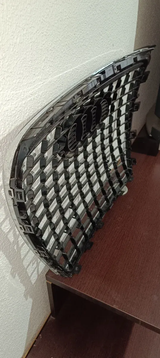 Parrilla Audi A6 Cromada excelente estado