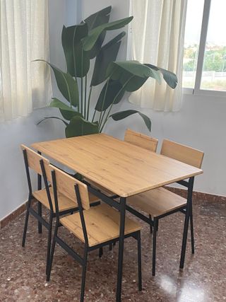 LIQUIDACION MESA + 4 SILLAS DE COCINA