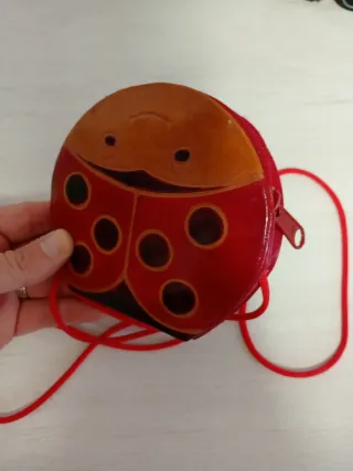 Monedero infantil de mariquita.