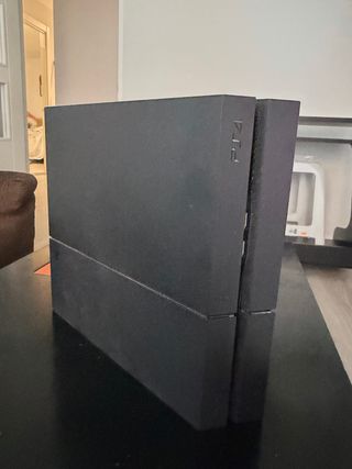 PS4 1TB + 2 juegos - Buen estado