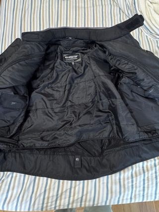 Chaqueta y pantalón de moto SEVENTY DEGREES