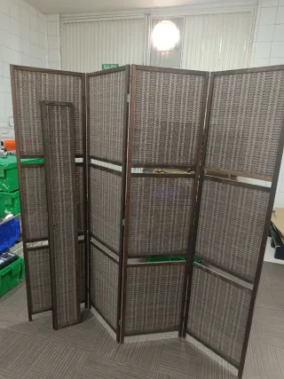 Biombo decorativo madera y mimbre