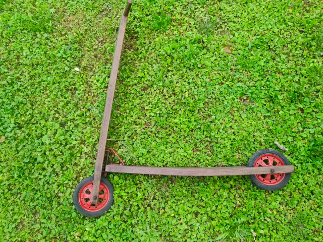 Monopattino vintage in legno