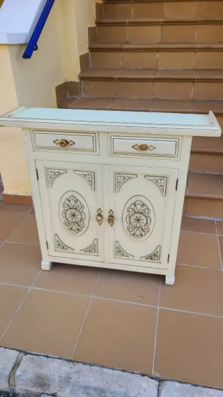 Recibidor antiguo beige y dorado