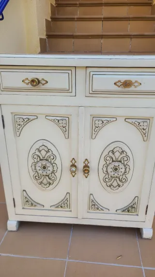 Recibidor antiguo beige y dorado