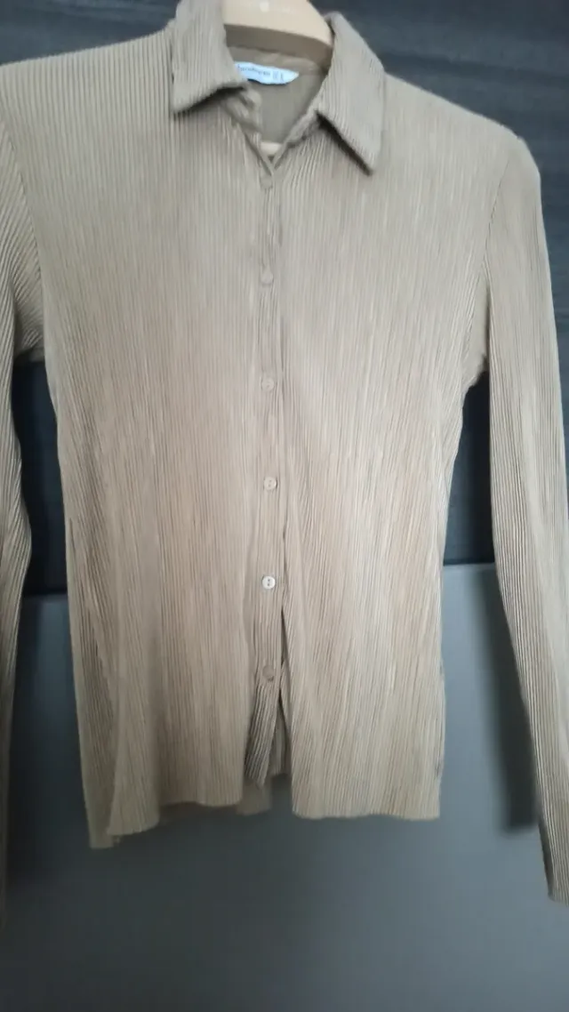 Camiseta Stradivarius Beige/Marrón Plisada