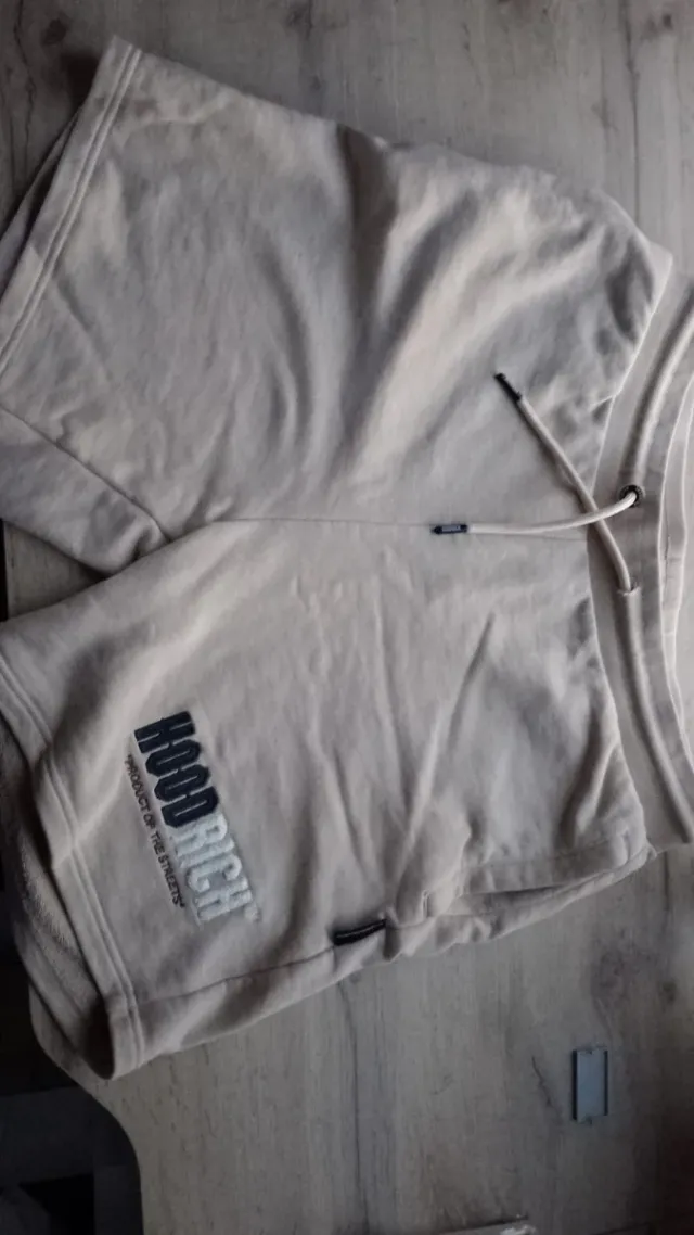 Pantalón corto beige Hoodrich