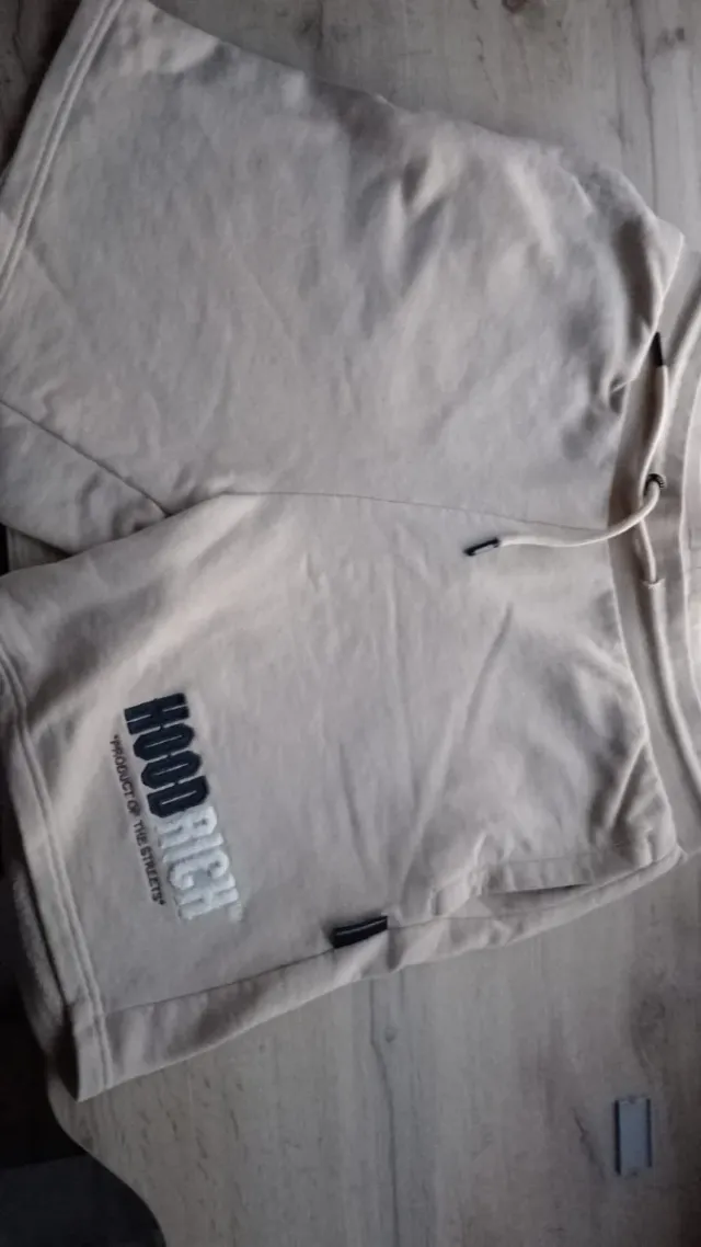 Pantalón corto beige Hoodrich