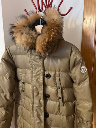 Abrigo Moncler Beige con Capucha de Pelo