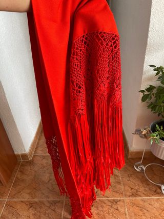 Chal tejido rojo con flecos