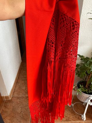 Chal tejido rojo con flecos
