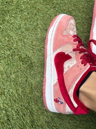 Nike SB Dunk Low StrangeLove Pink Velvet
