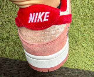 Nike SB Dunk Low StrangeLove Pink Velvet
