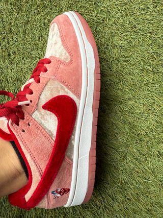 Nike SB Dunk Low StrangeLove Pink Velvet
