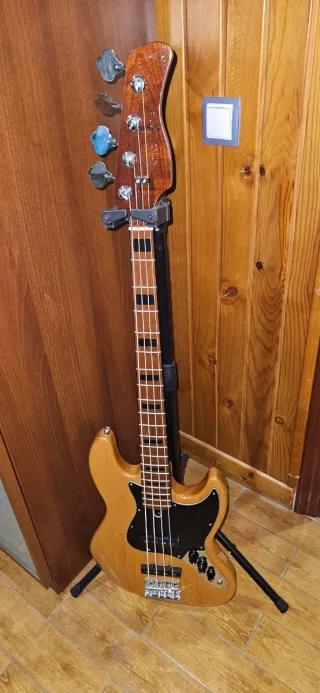 Bajo Marcus Miller Sire V5 + Funda