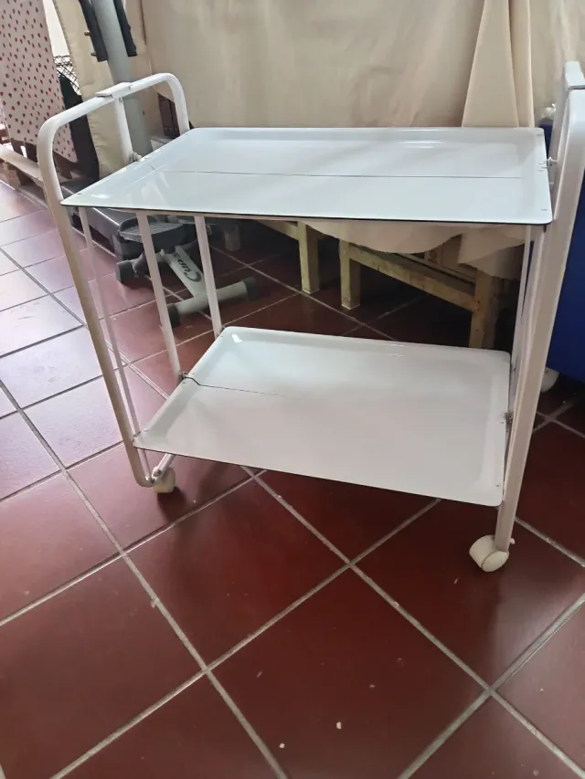 Camarera plegable metal blanca