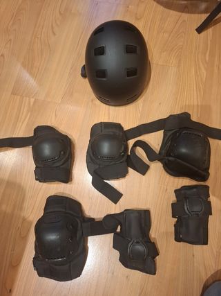 Patines talla 45 + protecciones L + casco