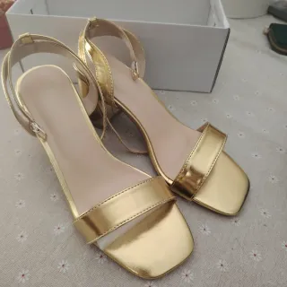 Sandalias doradas tacón ancho 7cm talla 38