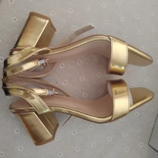 Sandalias doradas tacón ancho 7cm talla 38