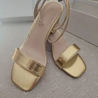 Sandalias doradas tacón ancho 7cm talla 38