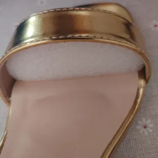 Sandalias doradas tacón ancho 7cm talla 38