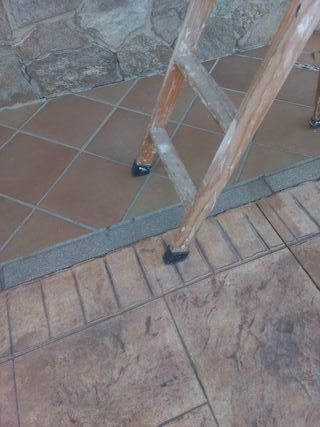 Escalera de tijera de madera