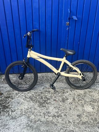 Bicicleta BMX Monty 302