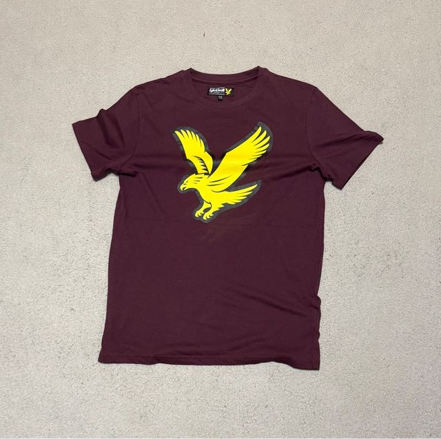 Camiseta Lyle & Scott Morada con Águila