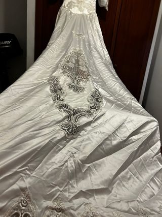 Traje de Novia Cola Talla 42