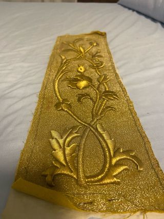 Bordado oro en tisú floral 41×12