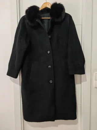 Abrigo negro con cuello de pelo Talla L