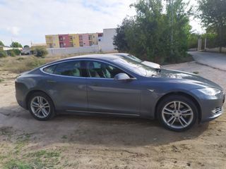 TESLA MODEL S P85 2014
