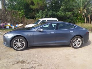 TESLA MODEL S P85 2014