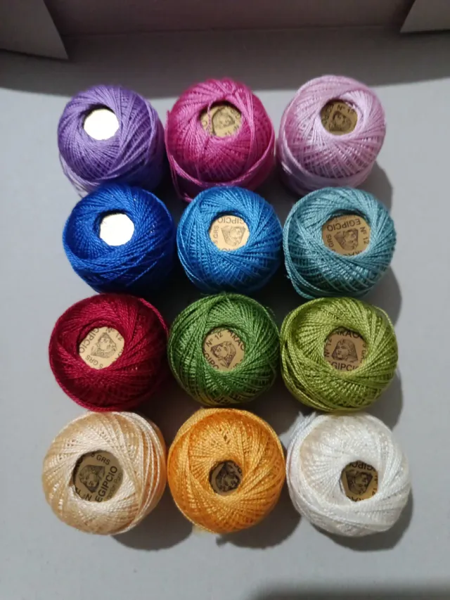 Lote 12 ovillos hilo algodón, nuevos.