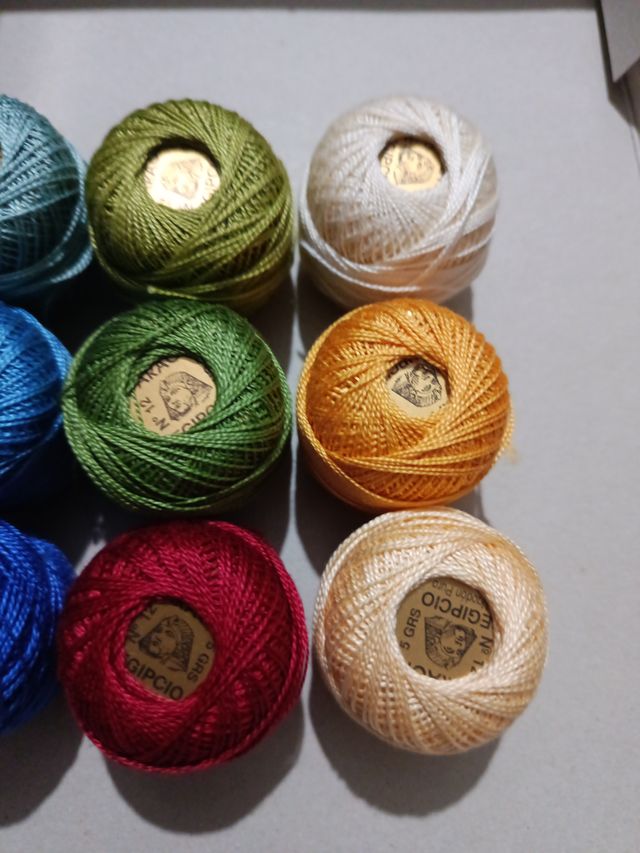Lote 12 ovillos hilo algodón, nuevos.
