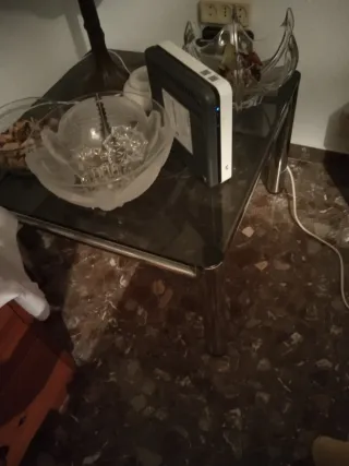 Mesita auxiliar cristal y metal