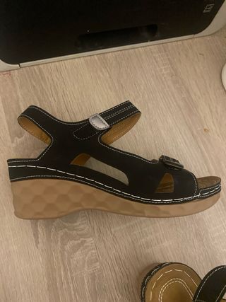 Sandalias negras y marrones talla 39