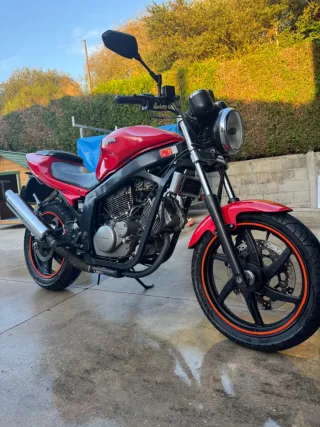 Hyosung Comet GT 125 Roja