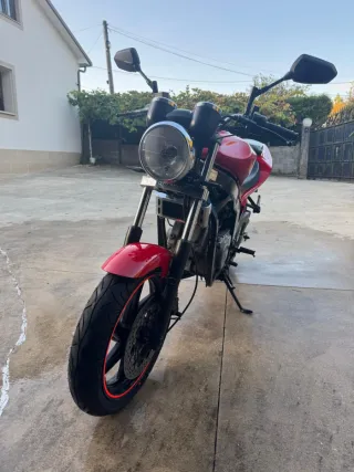 Hyosung Comet GT 125 Roja