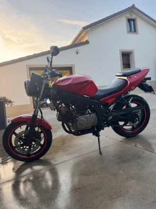 Hyosung Comet GT 125 Roja