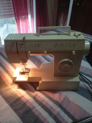 Máquina de coser Singer Melodia 40