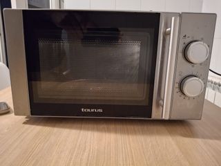 Horno Microondas Taurus Plateado