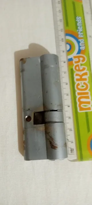 Bombín de seguridad de 8cm de longitud con 2 llave